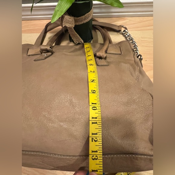 Michael Kors Tan Hamilton Purse - Picture 9 of 15